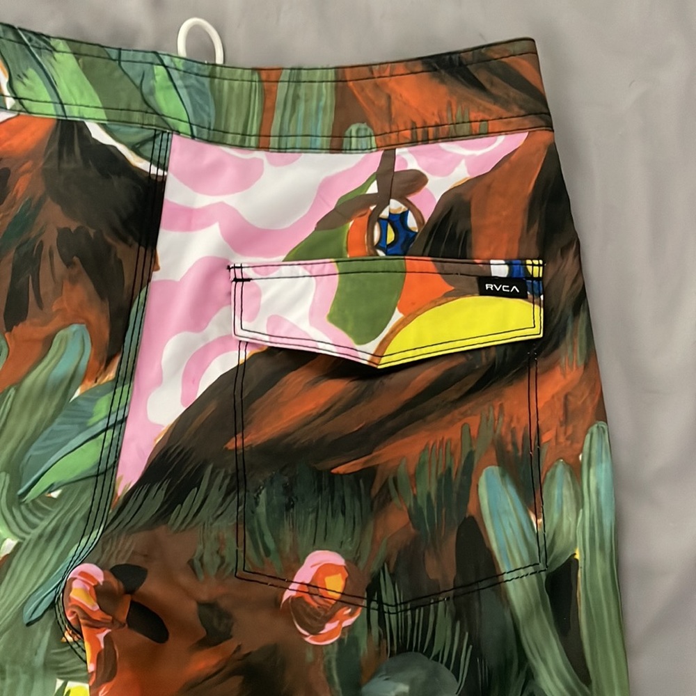 RVCA - Picture 4 of 4